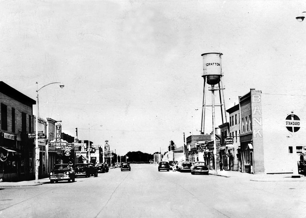 grafton-main-street-with-Teds-tavern
