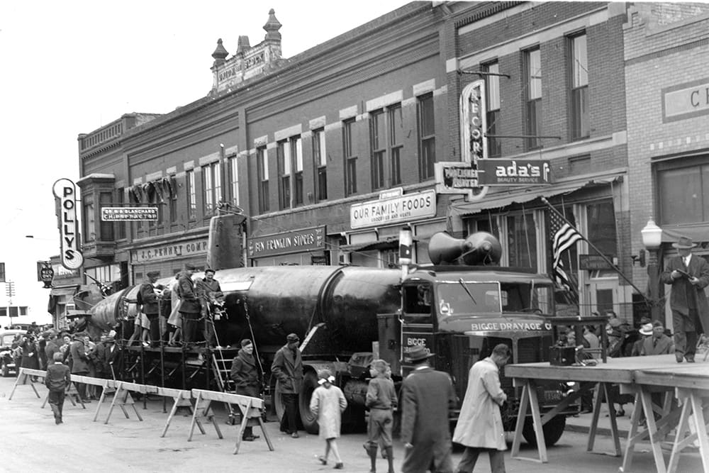 main-street-with-submarine